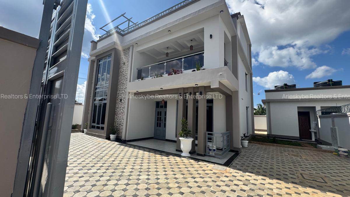 5 Bed House with En Suite at Mugutha - 1
