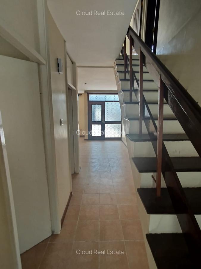 4 Bed House with Garden in South C - 3