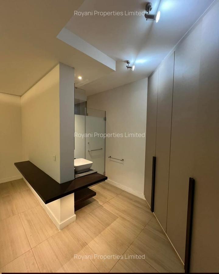 4 Bed Townhouse with En Suite in Lavington - 6