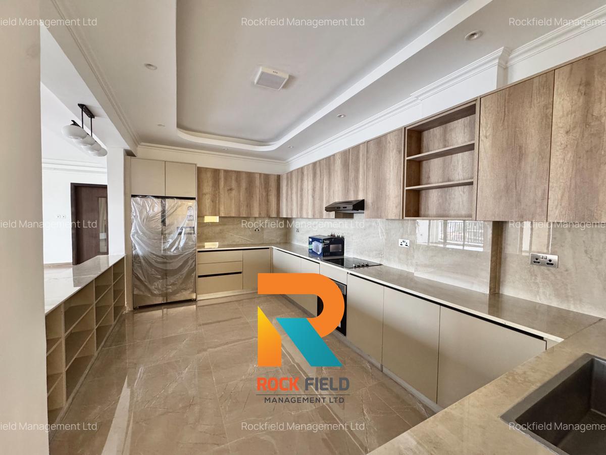 3 Bed Apartment with En Suite in Brookside - 12