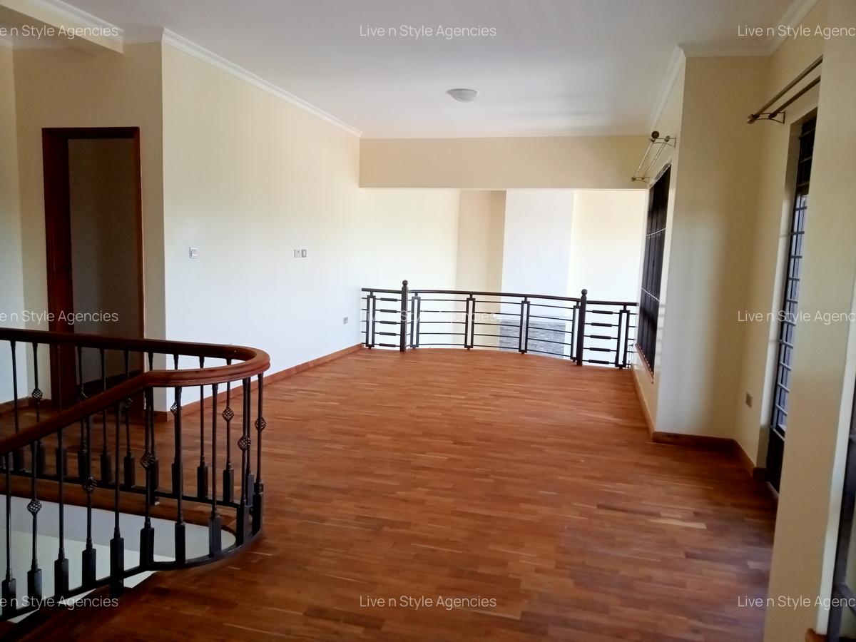 5 Bed House with En Suite in Runda - 17