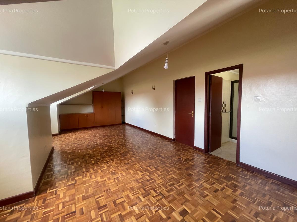 5 Bed Townhouse with En Suite in Lavington - 4