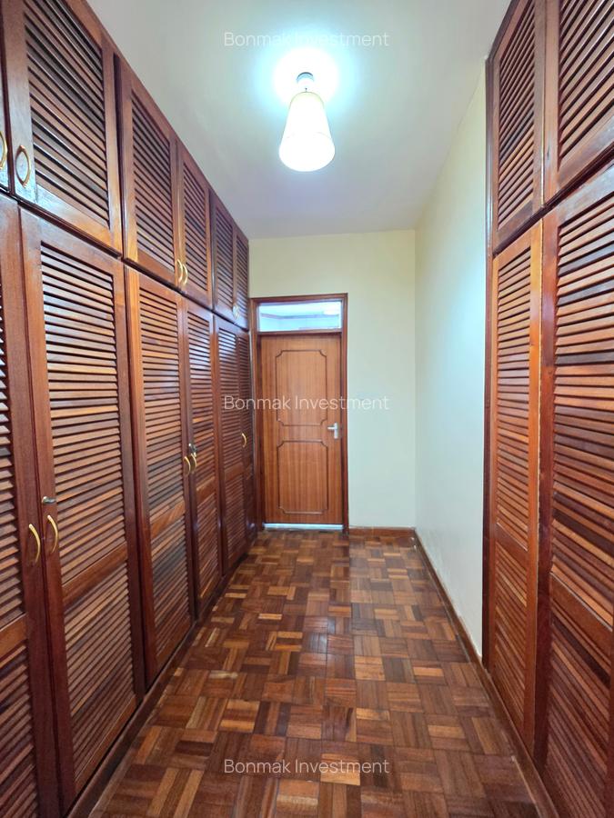 5 Bed House with En Suite at Old Runda. - 19