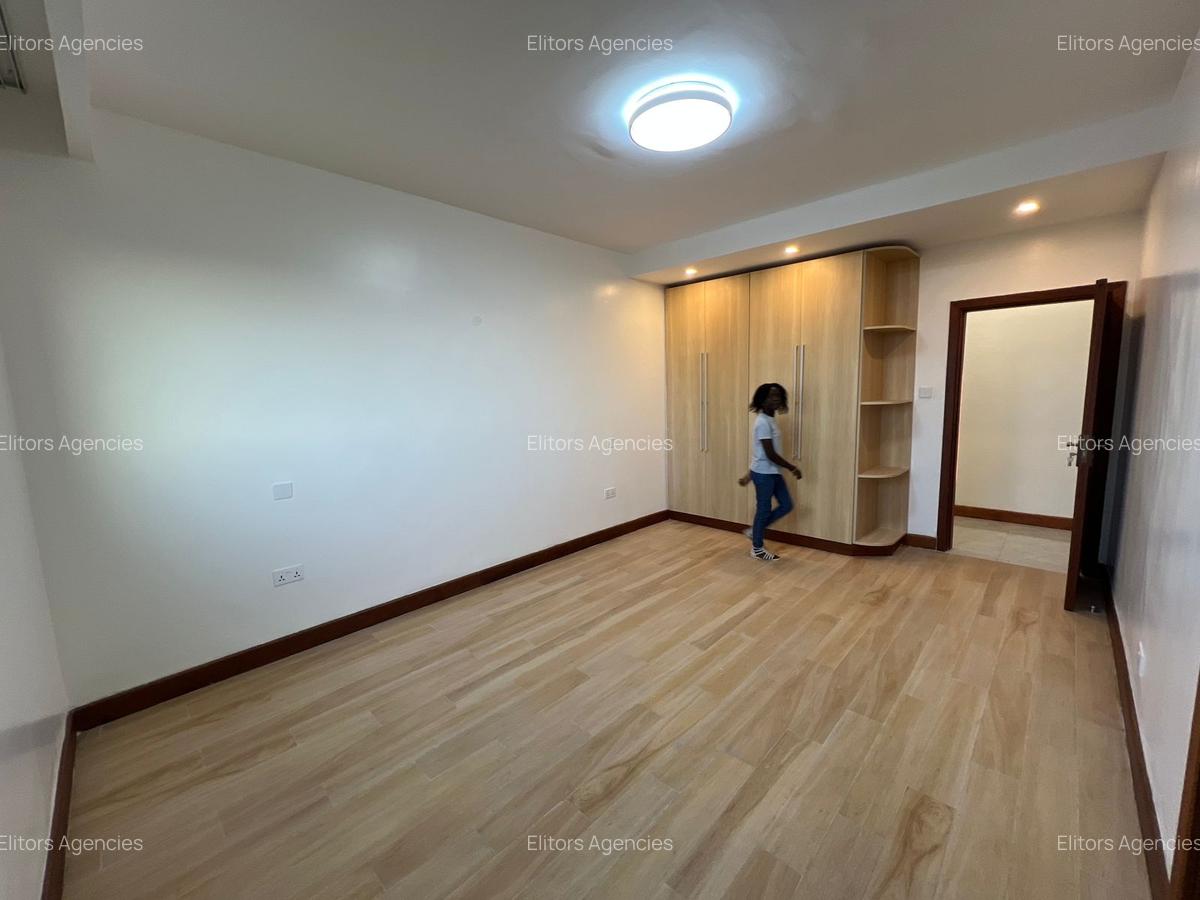 4 Bed Apartment with En Suite at Othaya Road - 11