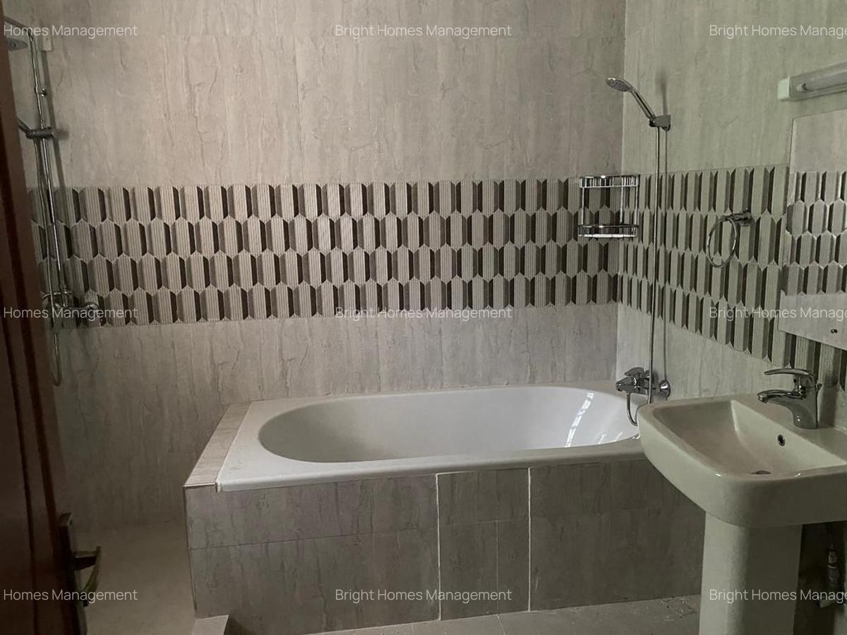 4 Bed Townhouse with En Suite in Lavington - 13