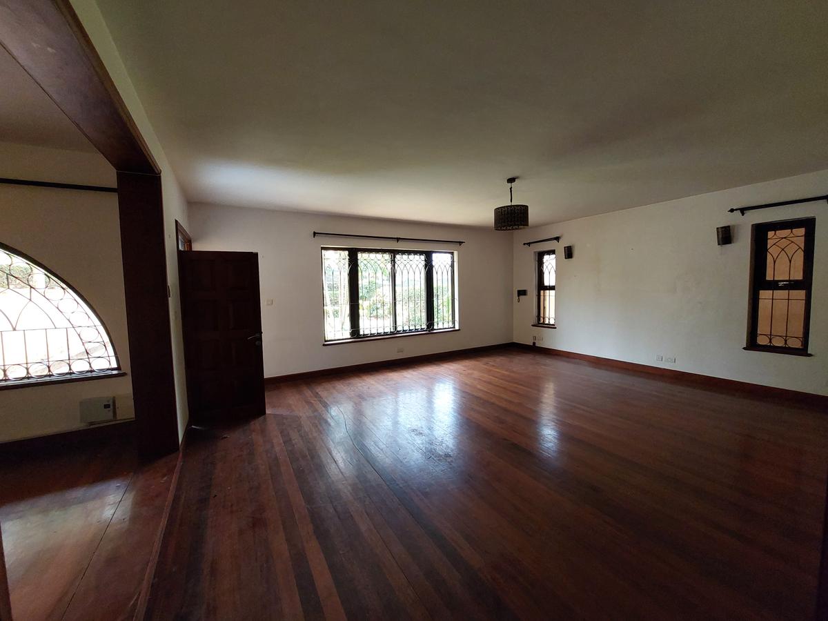 5 Bed Townhouse with En Suite at Lavington - 7