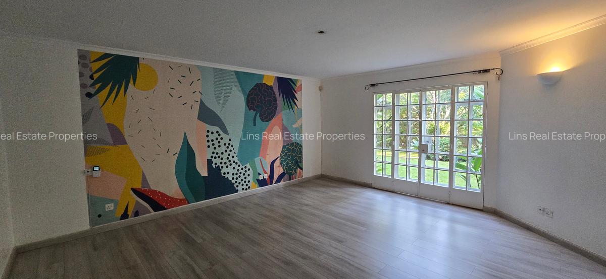 4 Bed House with En Suite in Lavington - 15