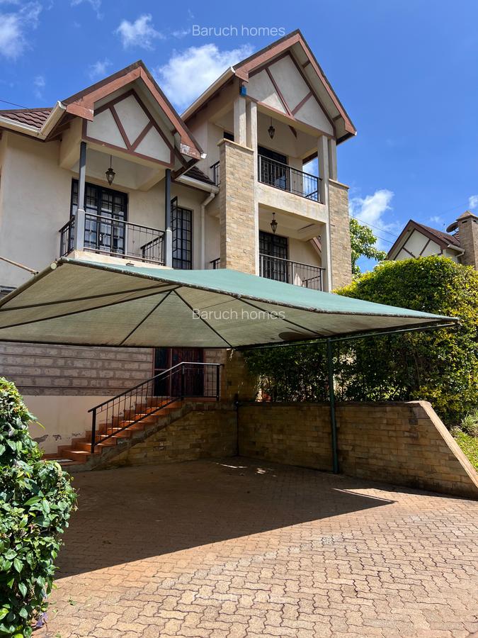 4 Bed Villa with En Suite in Redhill - 1