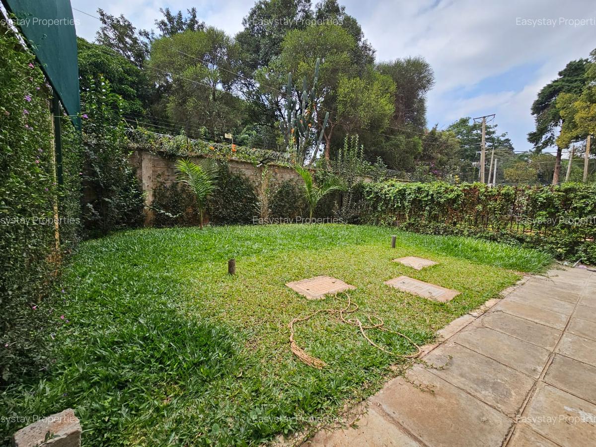 6 Bed Townhouse with En Suite in Lavington - 2