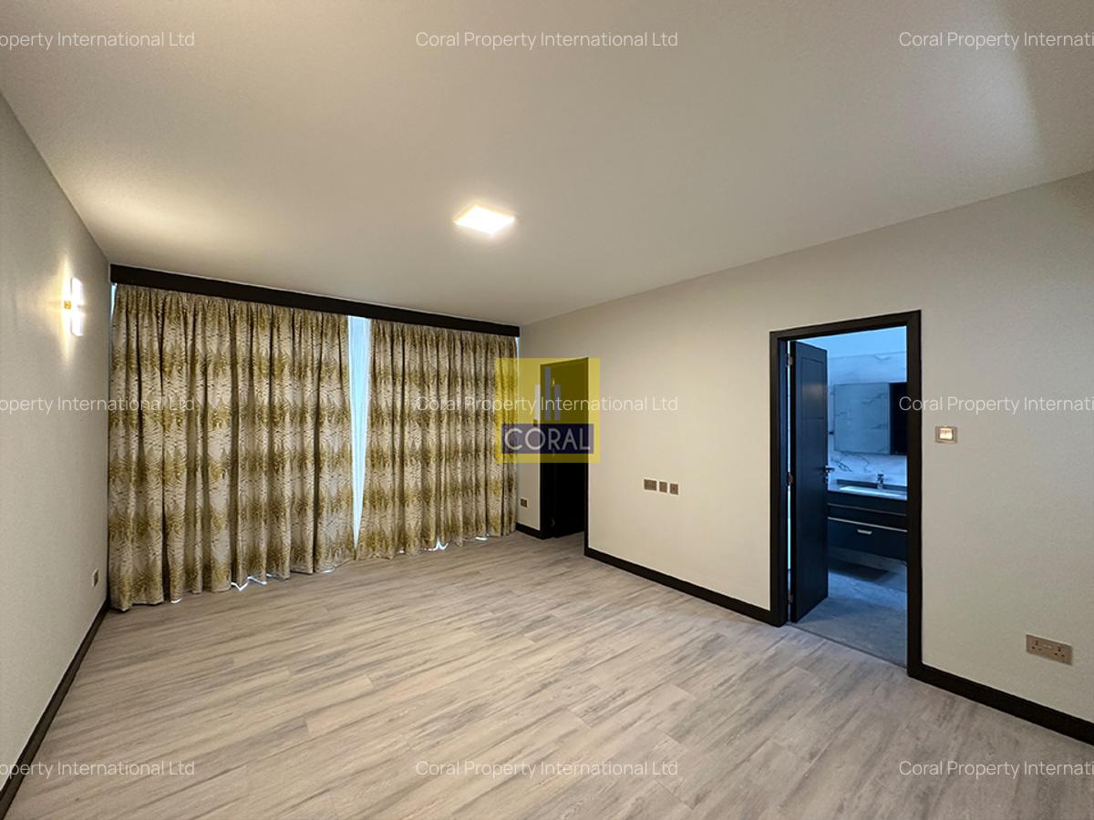 3 Bed Apartment in Riverside - 6