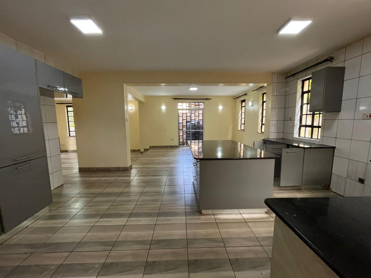 5 Bed Townhouse with En Suite at Westlands - 2