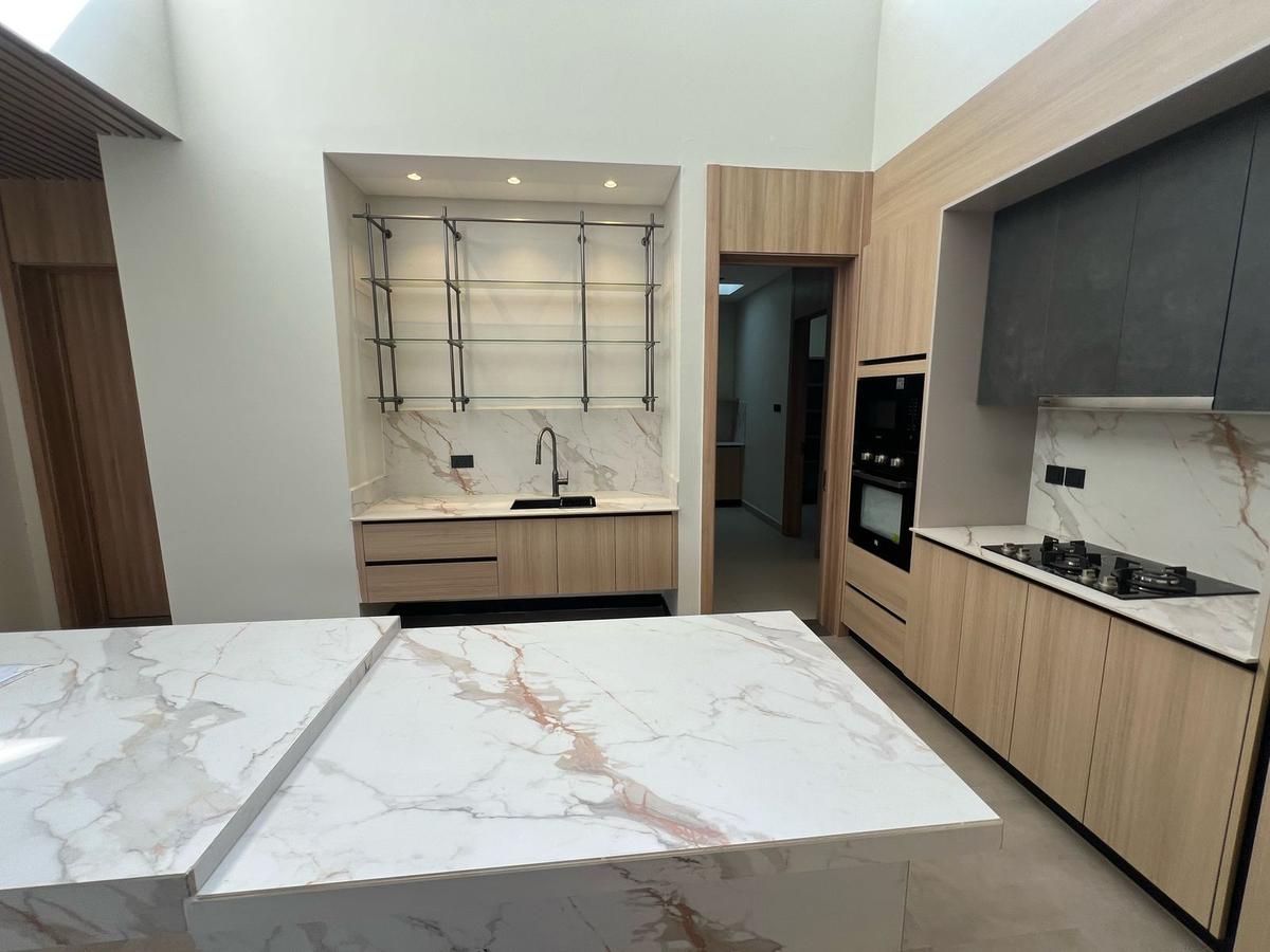 5 Bed Townhouse in Riverside - 18