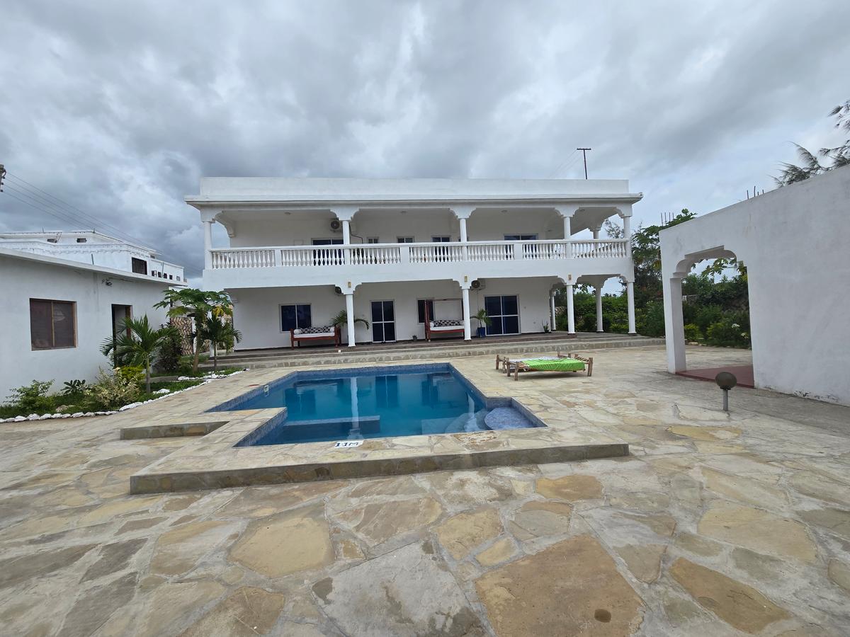 6 Bed House with En Suite in Watamu - 2