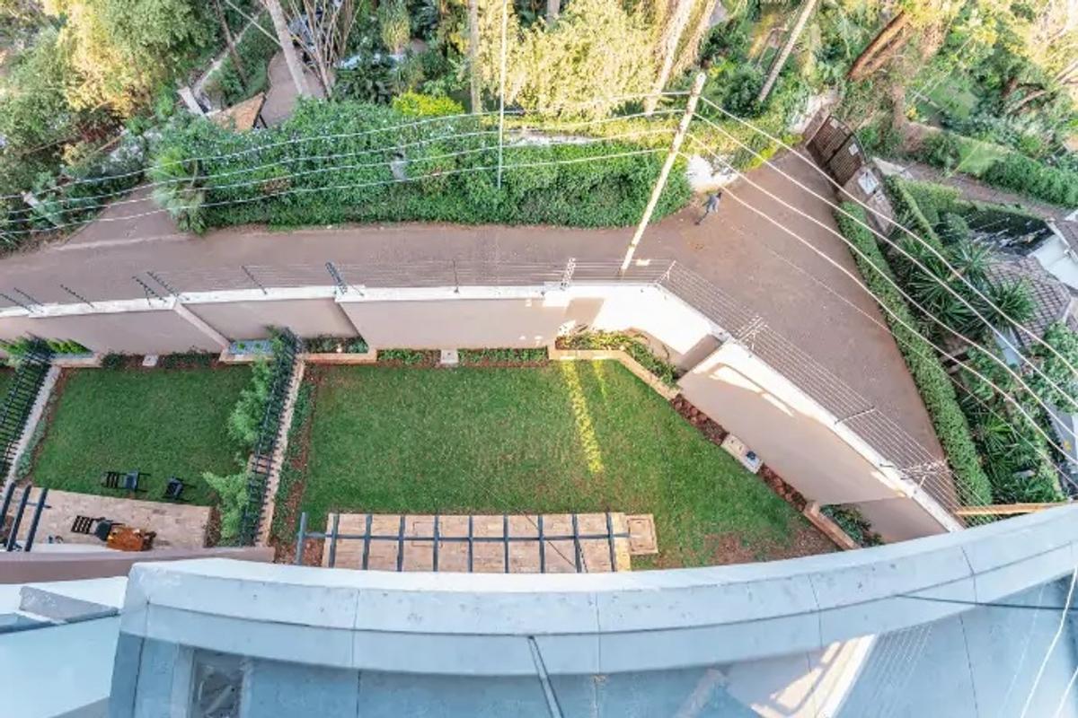 4 Bed Townhouse with En Suite at Lavington - 13