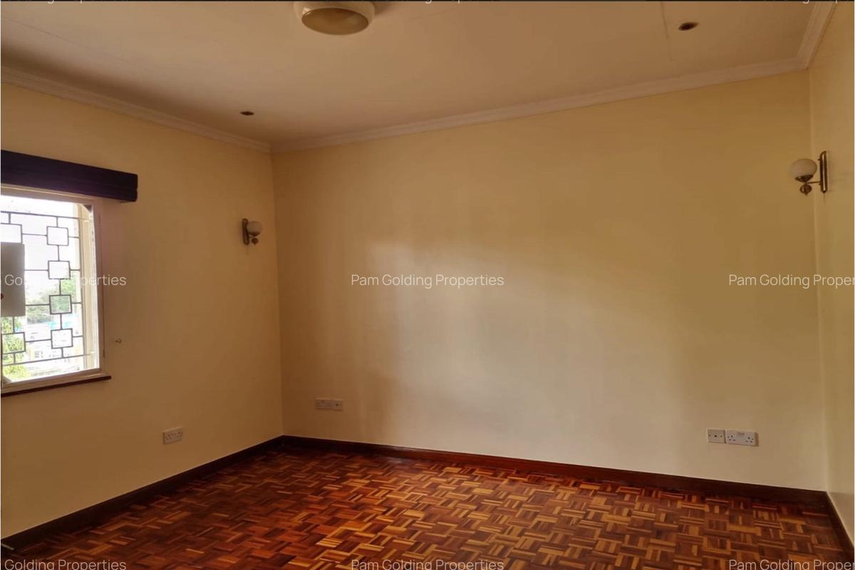 4 Bed House with En Suite in Runda - 15