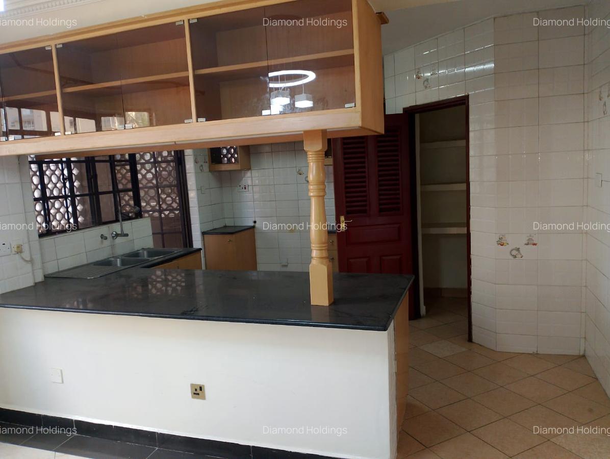 3 Bed Apartment with En Suite at Parklands - 4