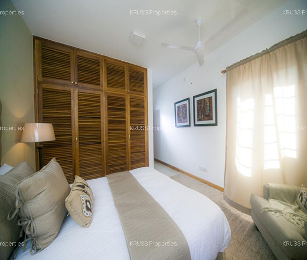 4 Bed Villa with En Suite at Hs2028 - 8