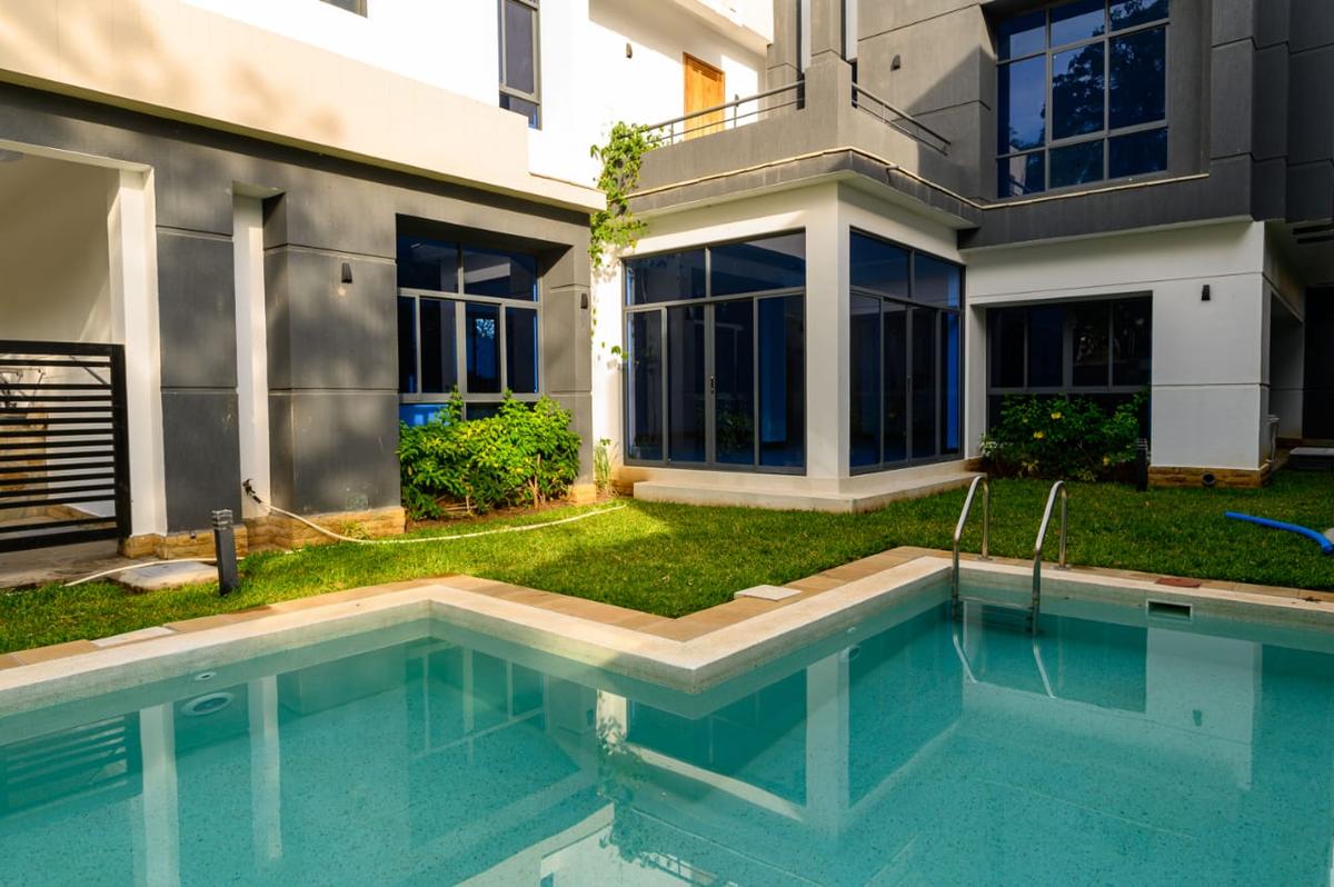 4 Bed Townhouse with Swimming Pool in Nyali Area - 1