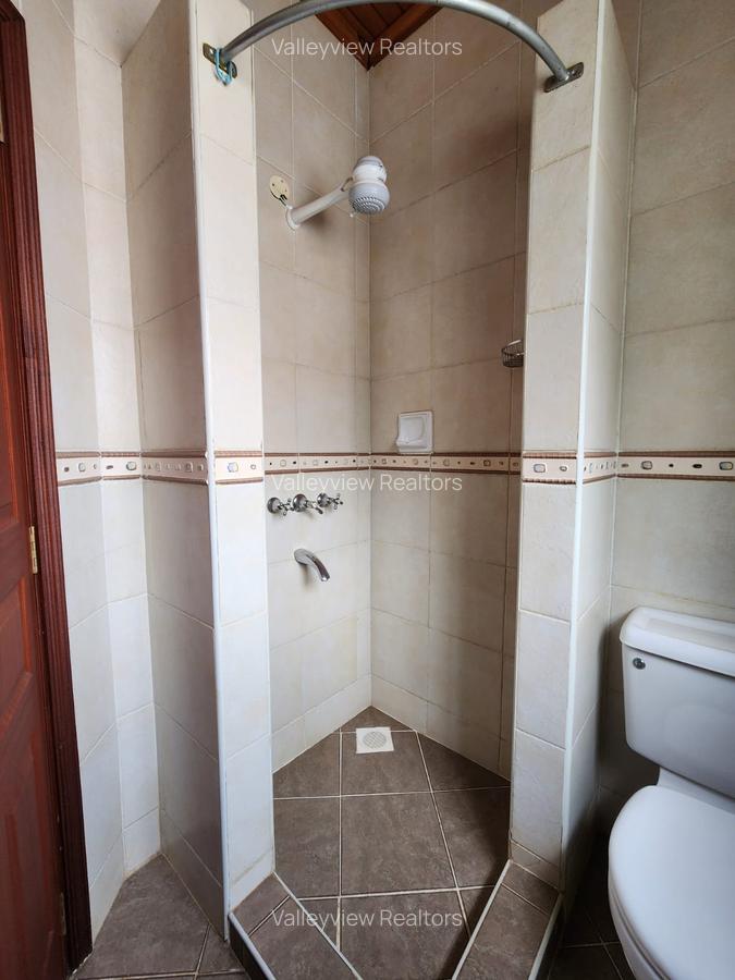 5 Bed Townhouse with En Suite at Lavington - 12