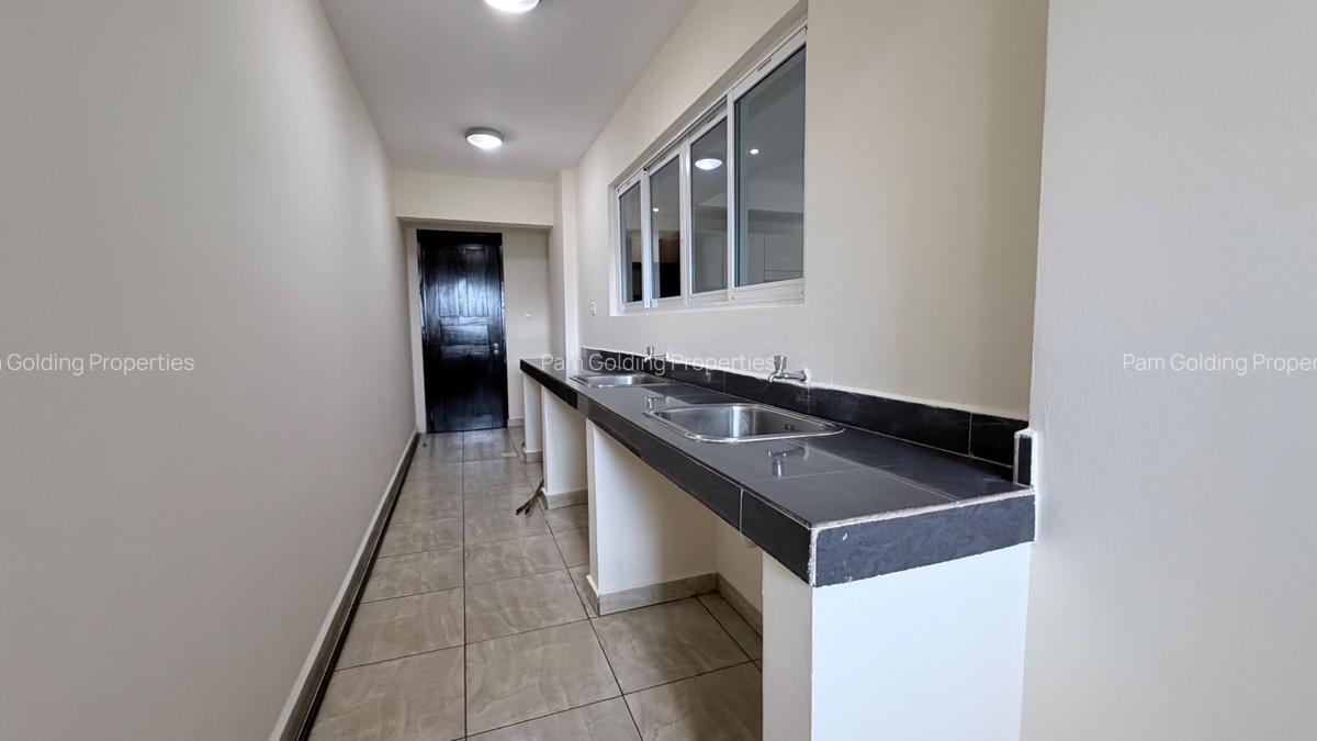 3 Bed Apartment with En Suite at Riverside Gardens - 18