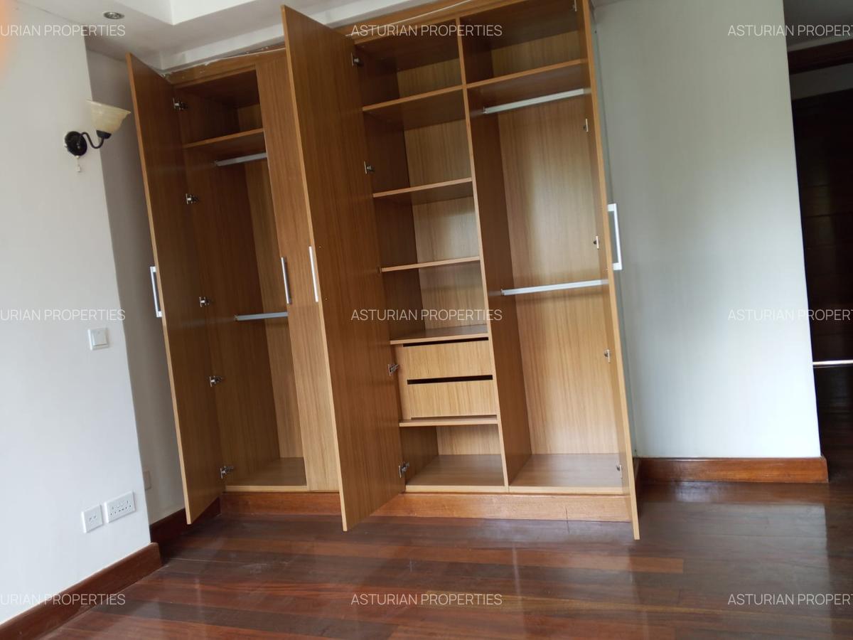 5 Bed Townhouse with En Suite in Lavington - 6