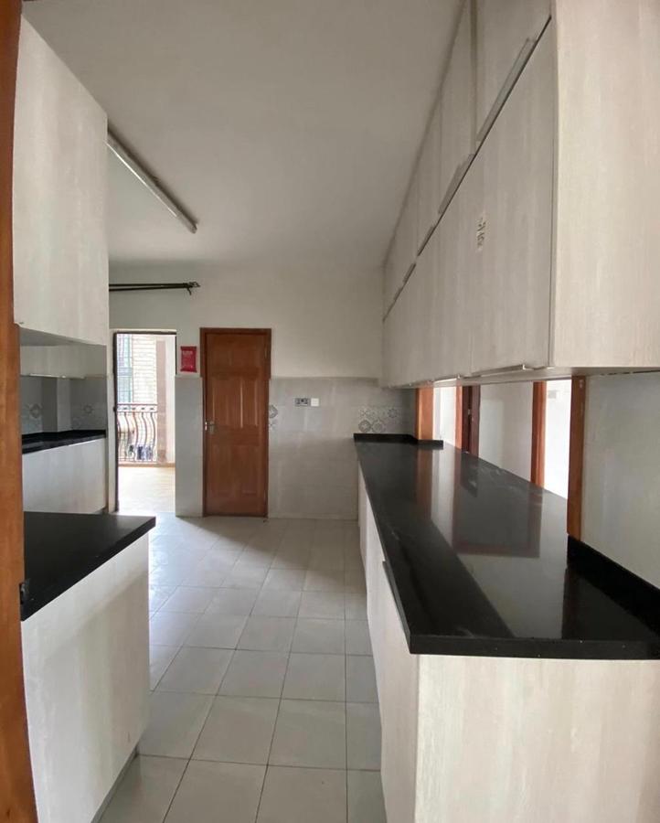 3 Bed Apartment with En Suite in Lavington - 4