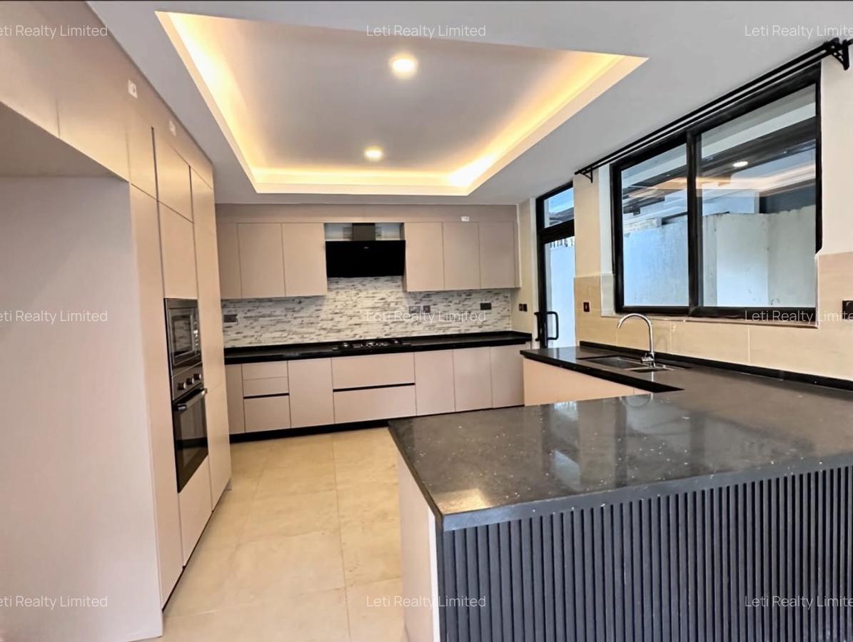 5 Bed Townhouse with En Suite in Lavington - 7