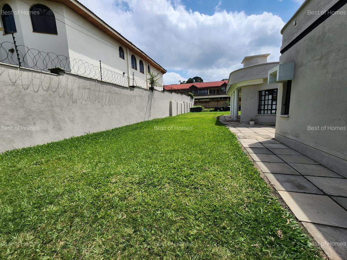 1 Bed House with En Suite in Lavington - 11