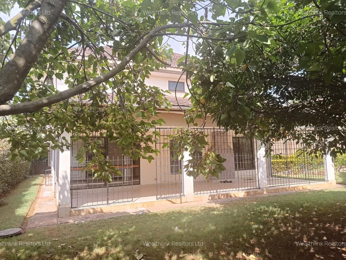5 Bed Townhouse with En Suite at Horse Shoe Village - 11