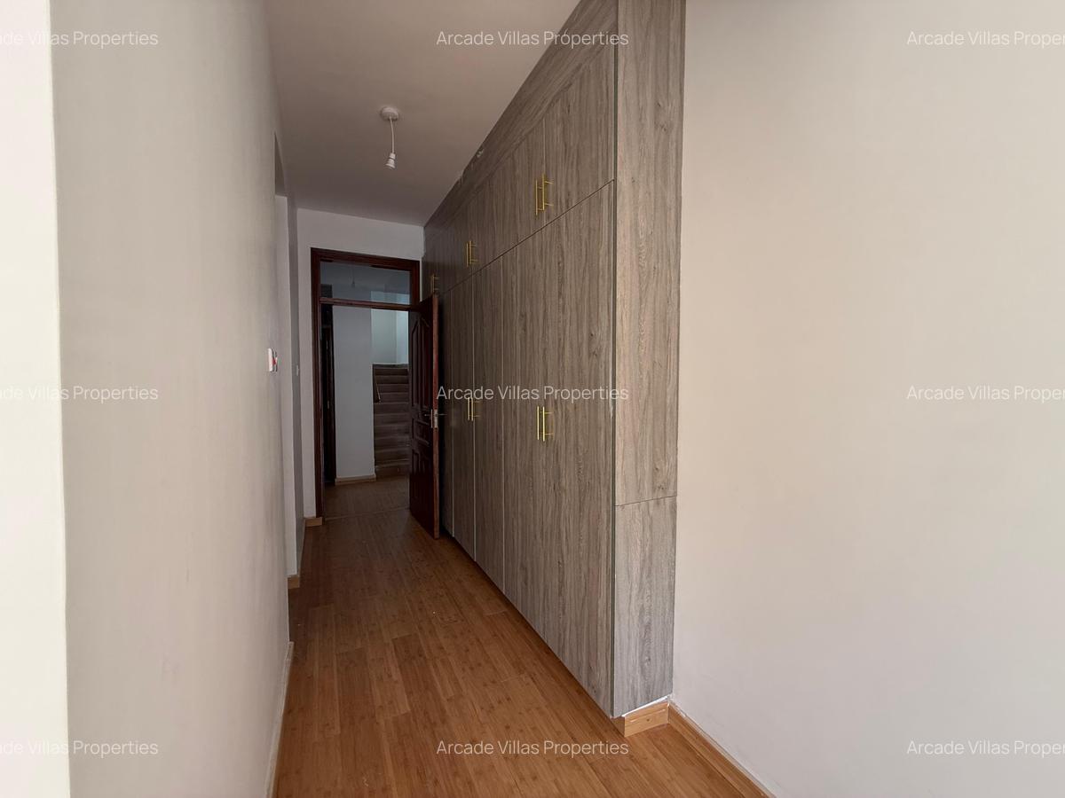 5 Bed Townhouse with En Suite in Lavington - 4