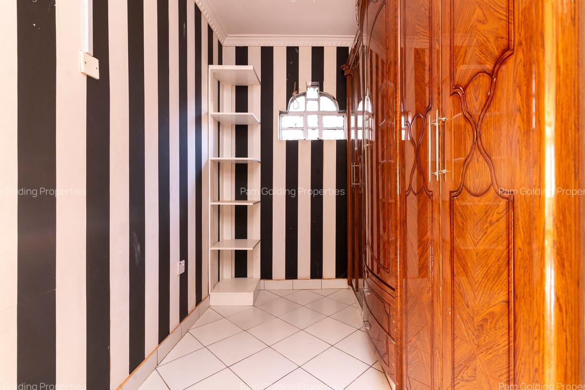 4 Bed House with En Suite at Safari Park - 16