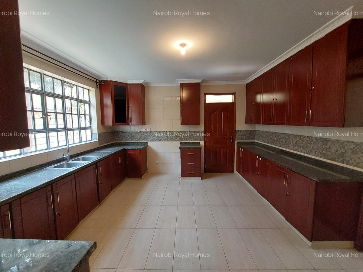 5 Bed Townhouse with En Suite at Lavington Road - 7