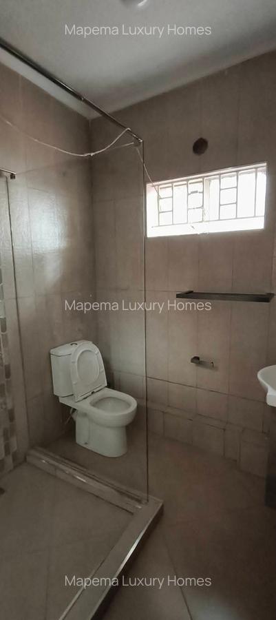 4 Bed House with En Suite at Rosslyn - 15
