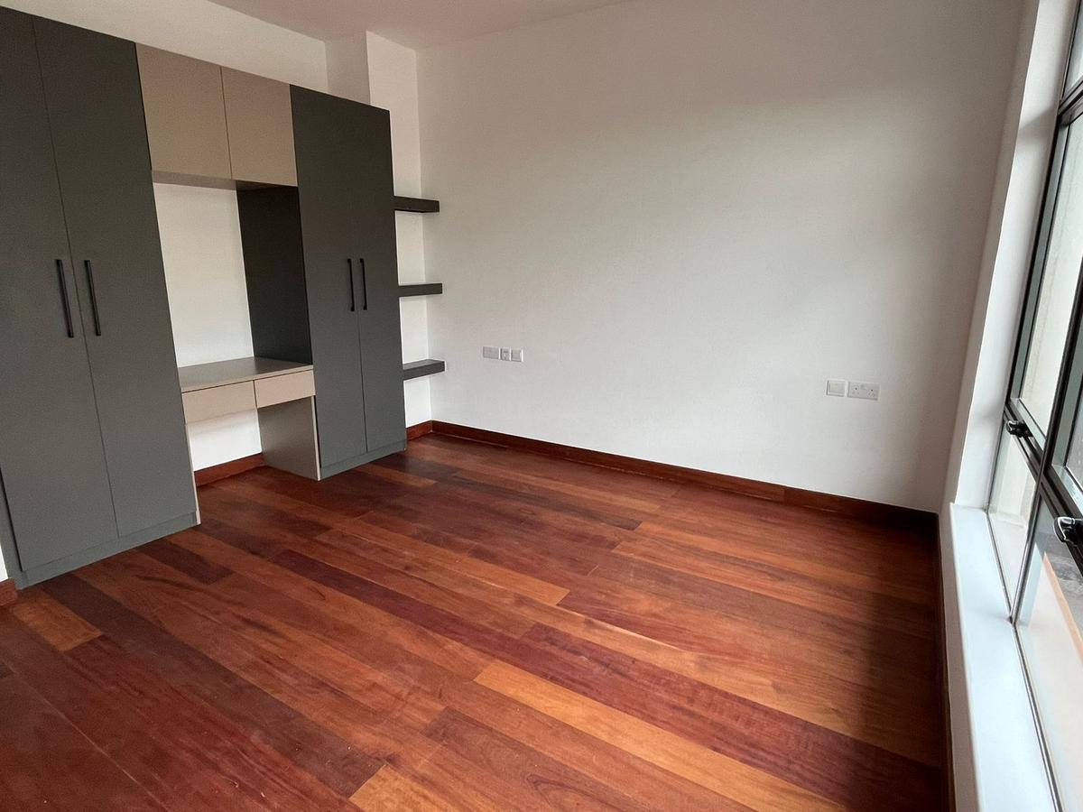 4 Bed Apartment with En Suite in Rosslyn - 10