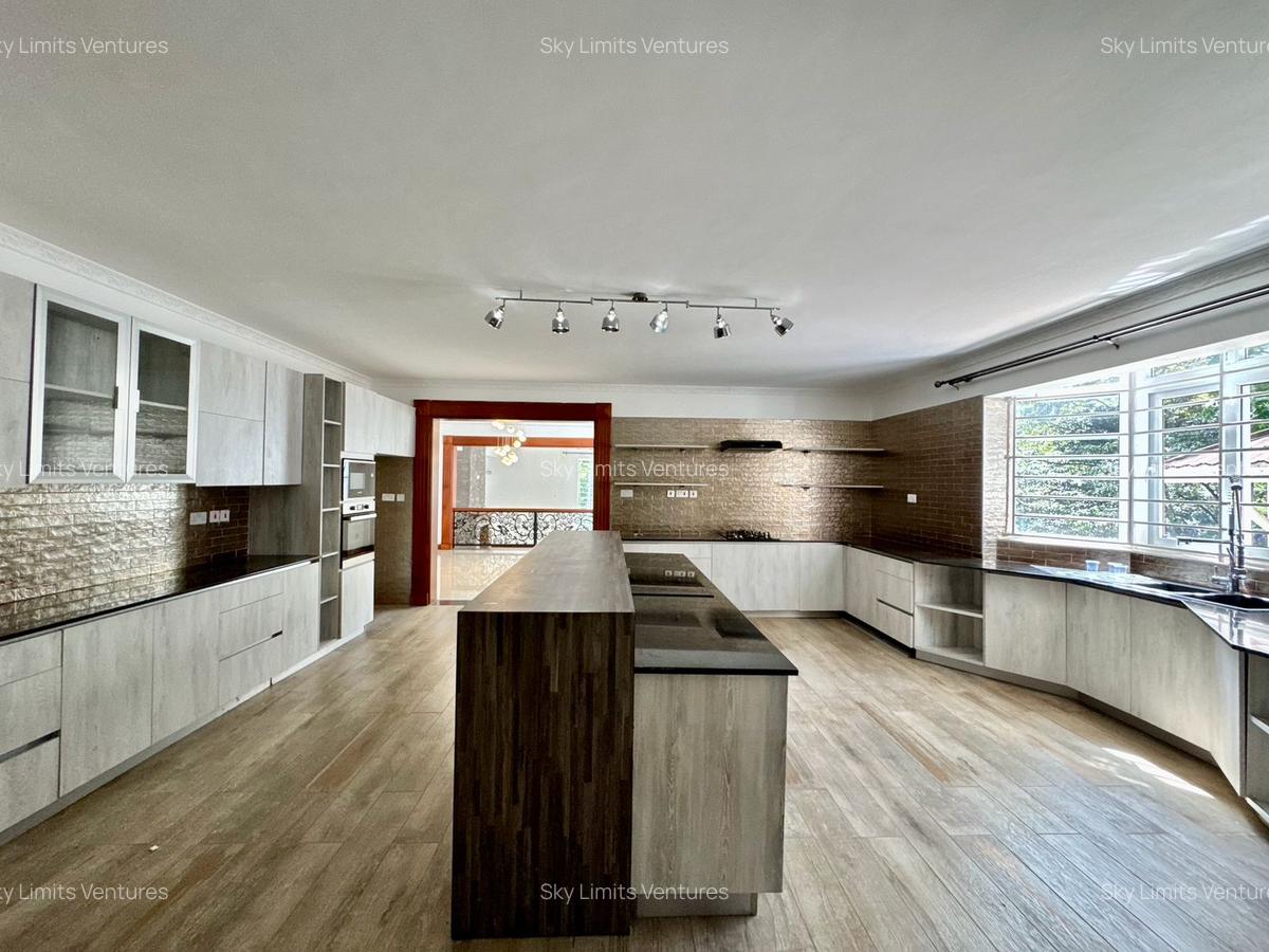 5 Bed Townhouse with Staff Quarters in Rosslyn - 7