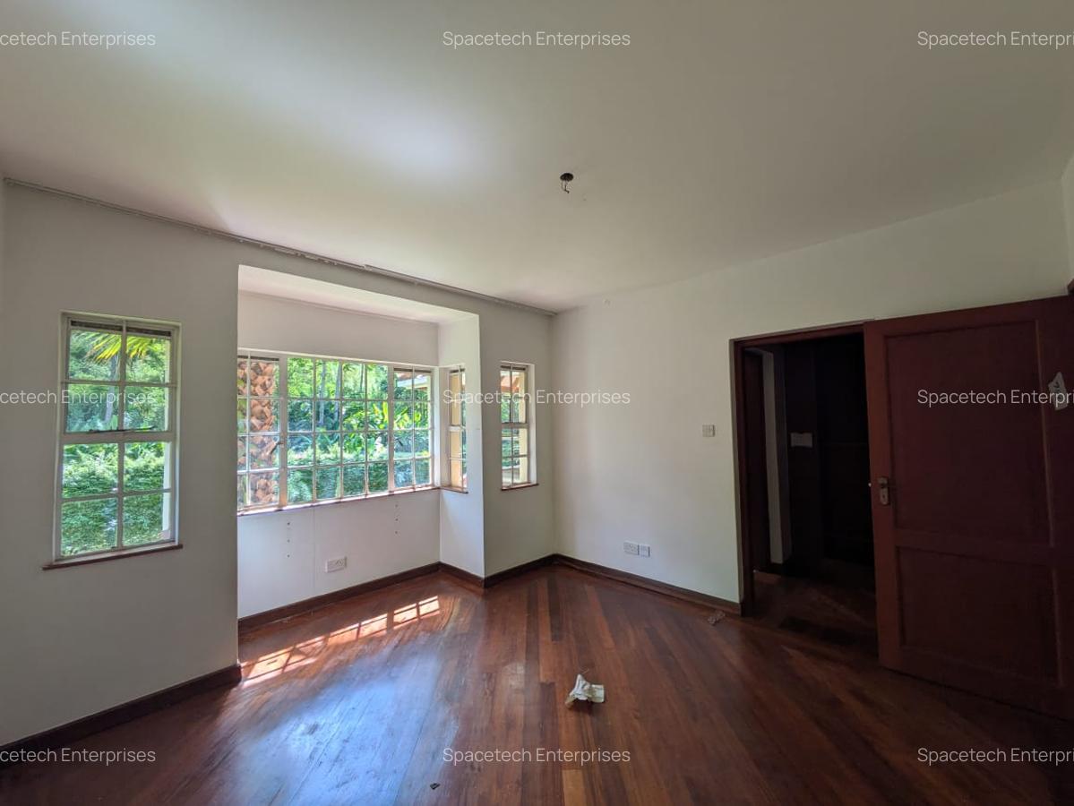 5 Bed Townhouse with En Suite in Rosslyn - 12