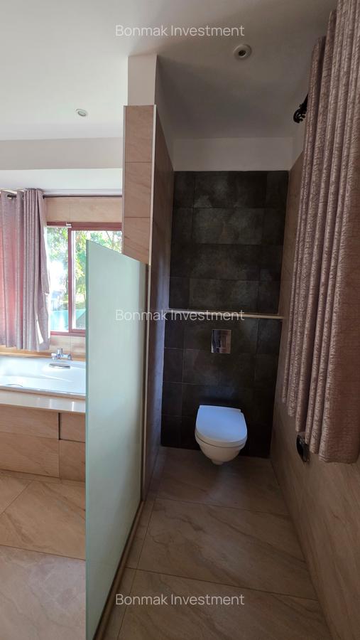 5 Bed Townhouse with En Suite at Lavington Green. - 18