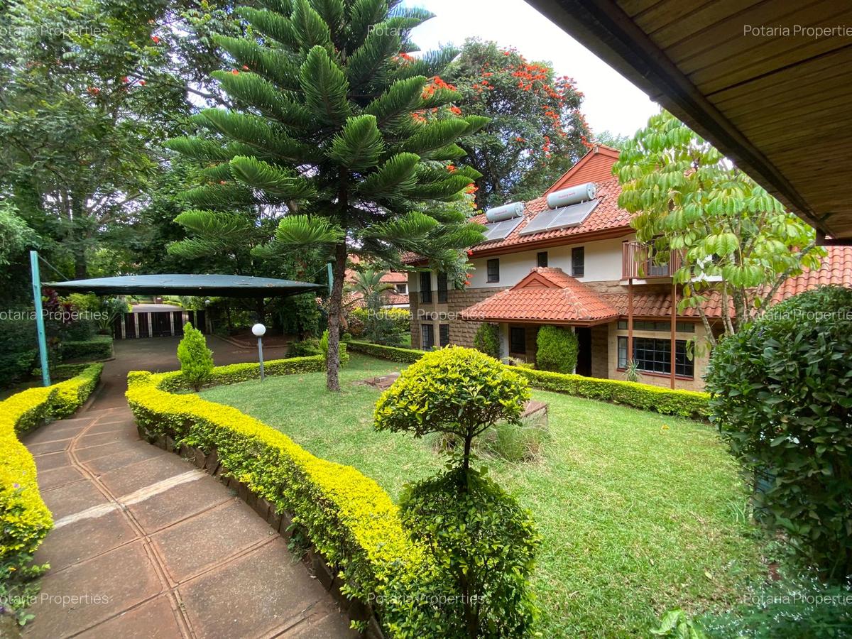 5 Bed House with En Suite in Rosslyn - 1