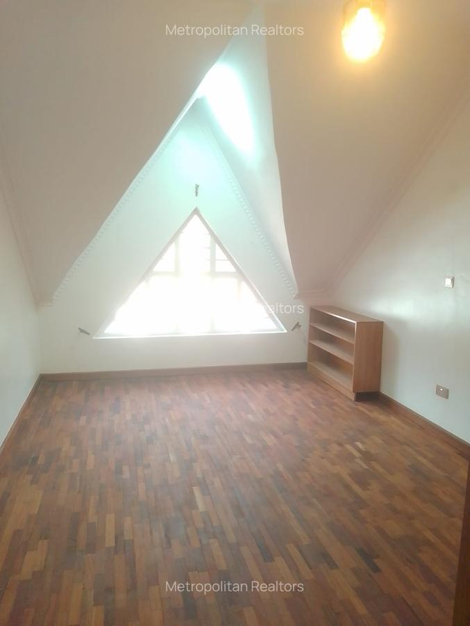 6 Bed Townhouse with En Suite at Dagoreti Road - 5
