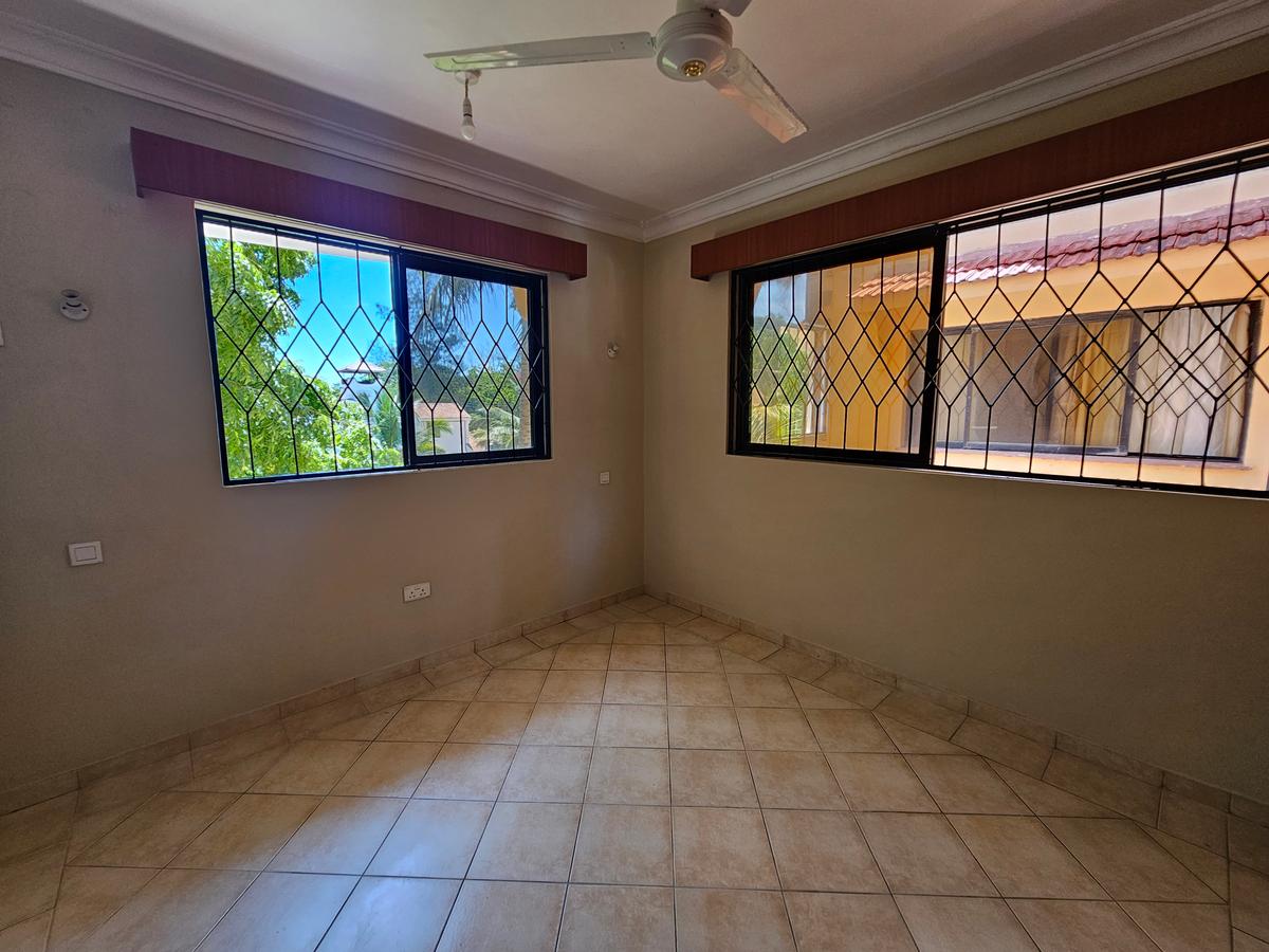 3 Bed Apartment with En Suite in Nyali Area - 11