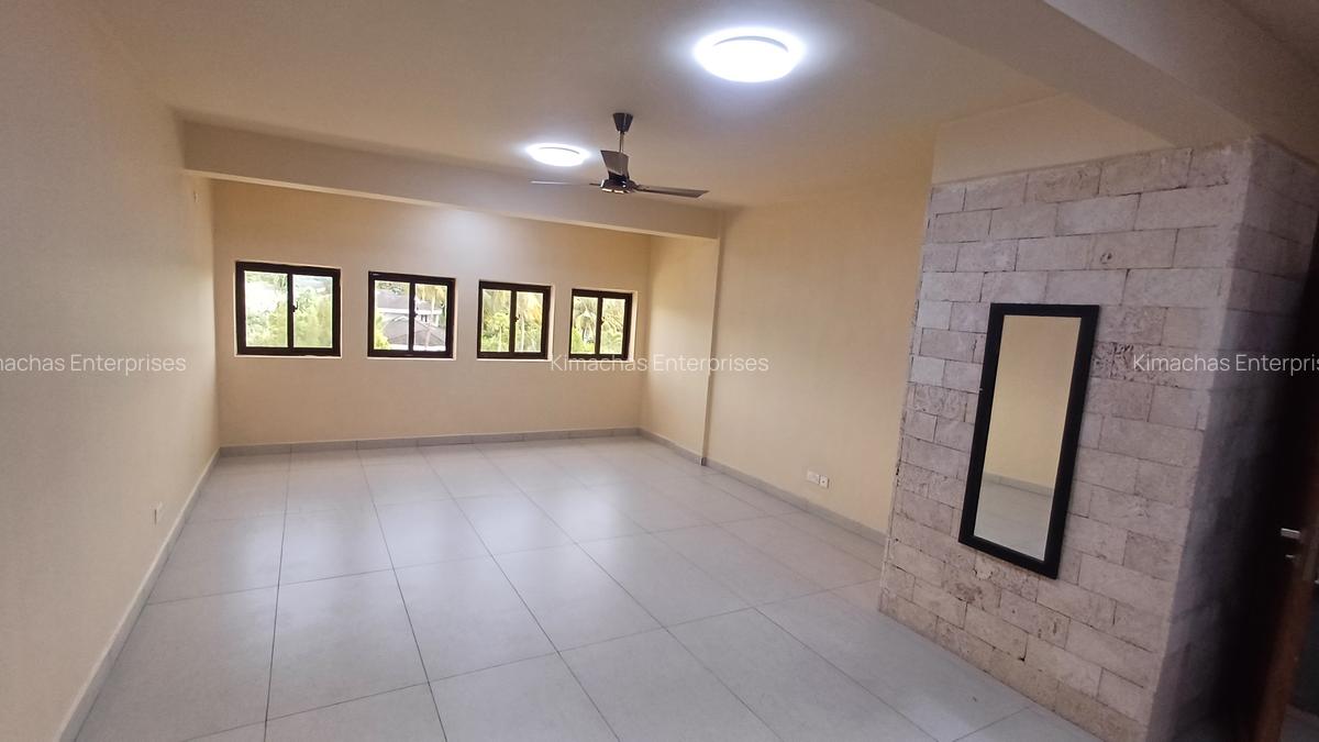 4 Bed Apartment with En Suite at Moyne Drive - 3