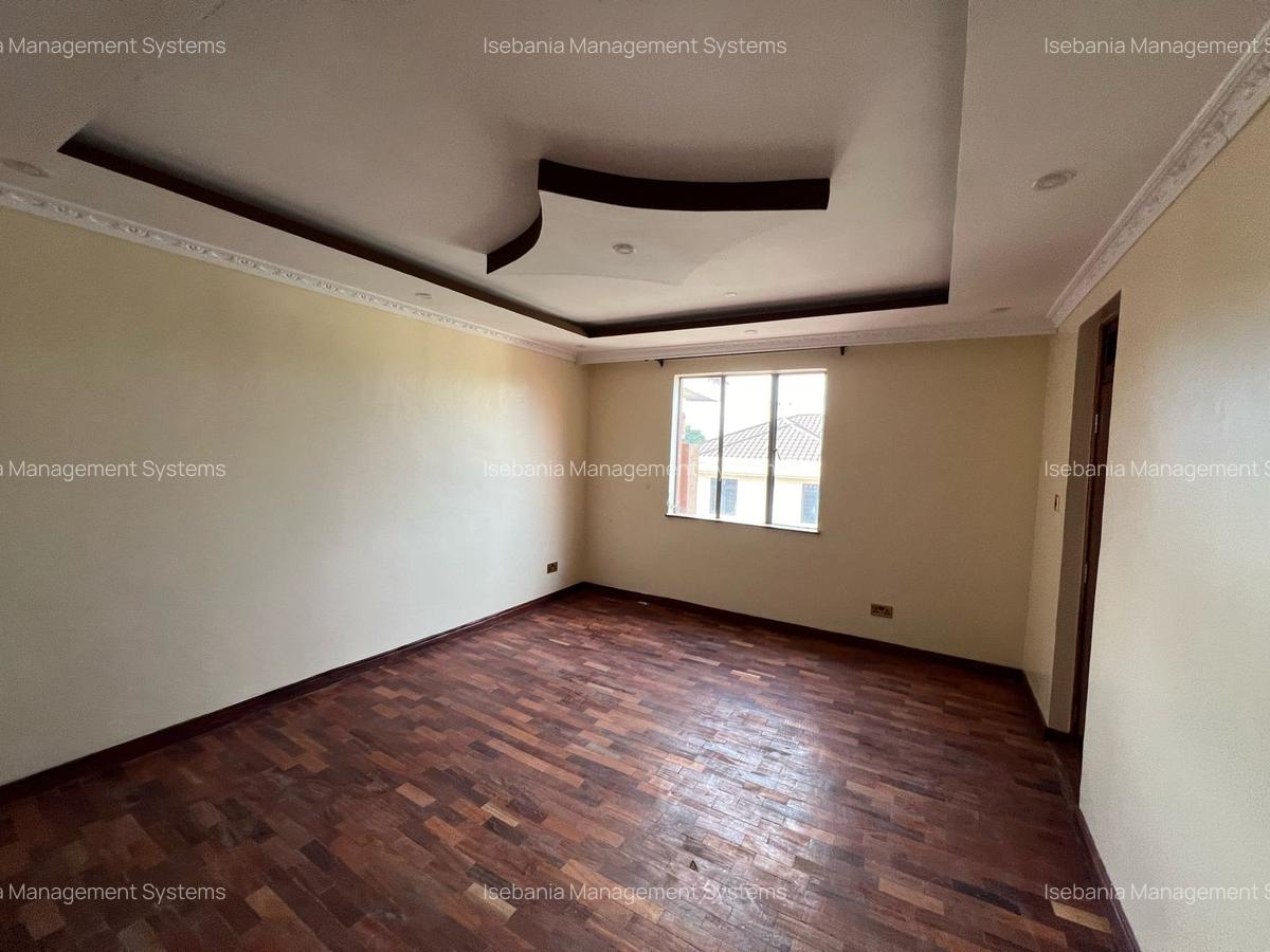 8 Bed House with En Suite at - 3