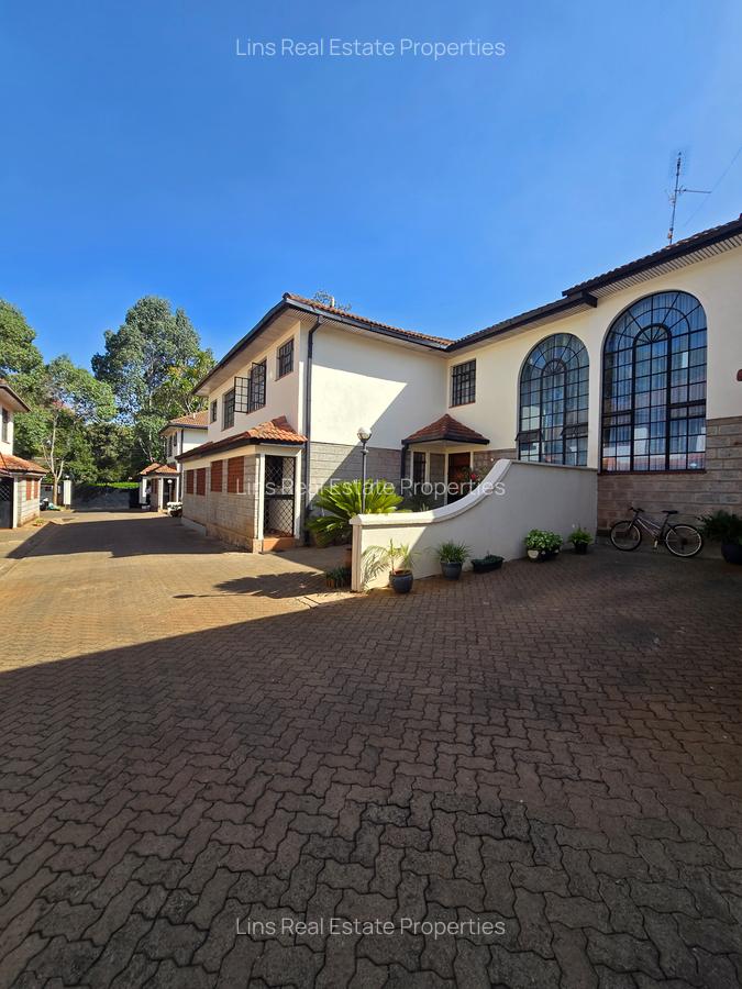 4 Bed Townhouse with En Suite in Lavington - 2