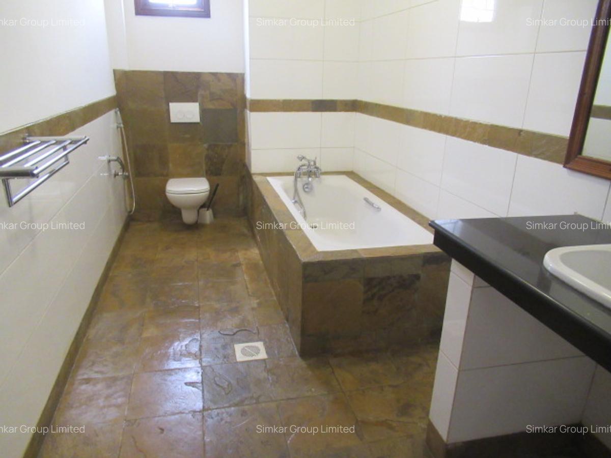 3 Bed Apartment with En Suite at Riverside Drive - 12