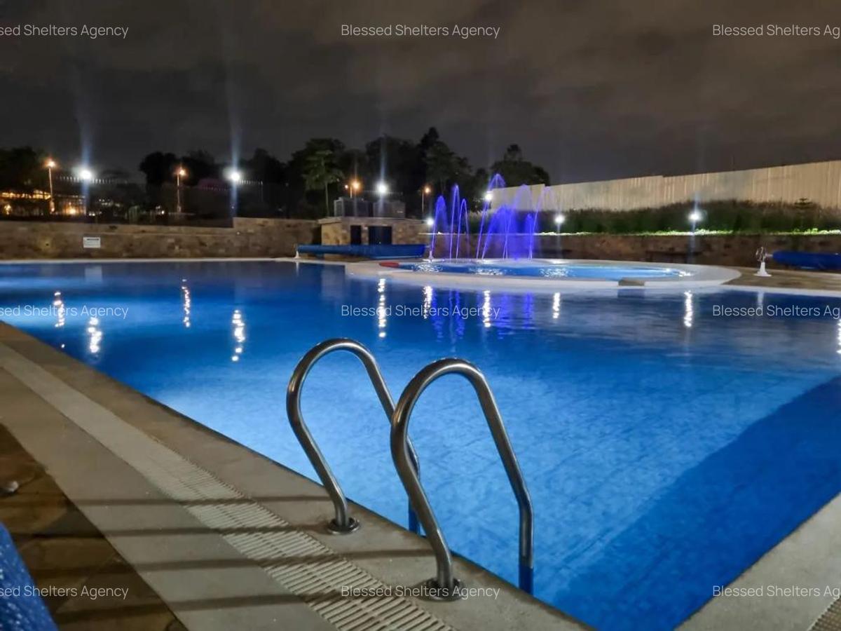 Serviced 1 Bed Apartment with En Suite in Garden Estate - 9