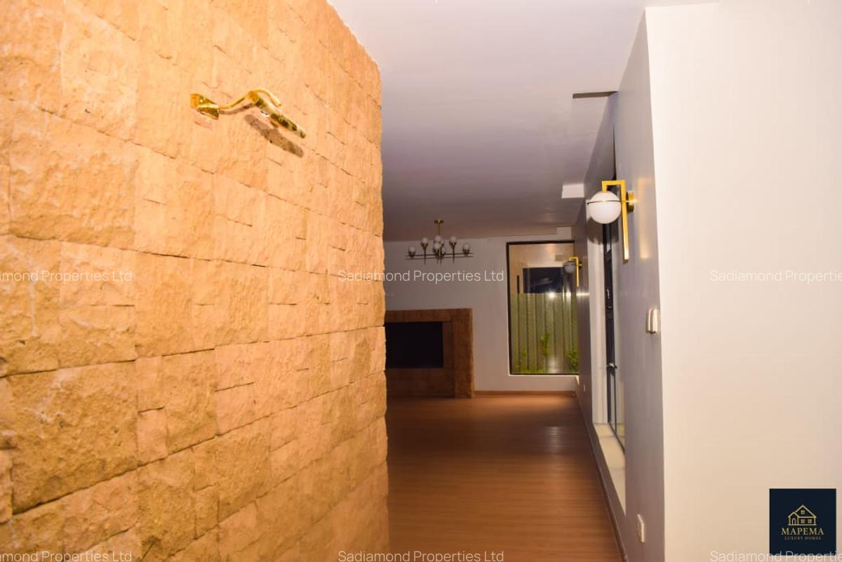 6 Bed Townhouse with En Suite in Karen - 16