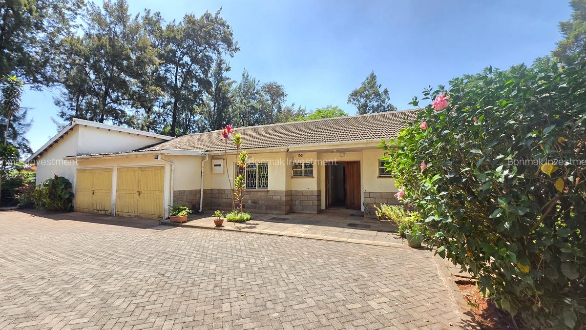 4 Bed House with En Suite at Old Runda - 2