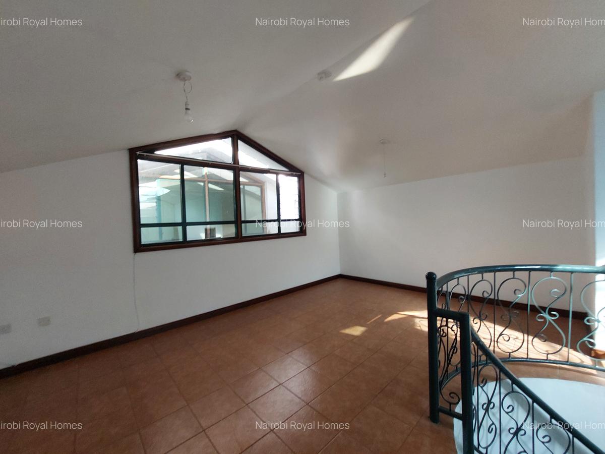 4 Bed Townhouse with En Suite at Gem Lane - 11