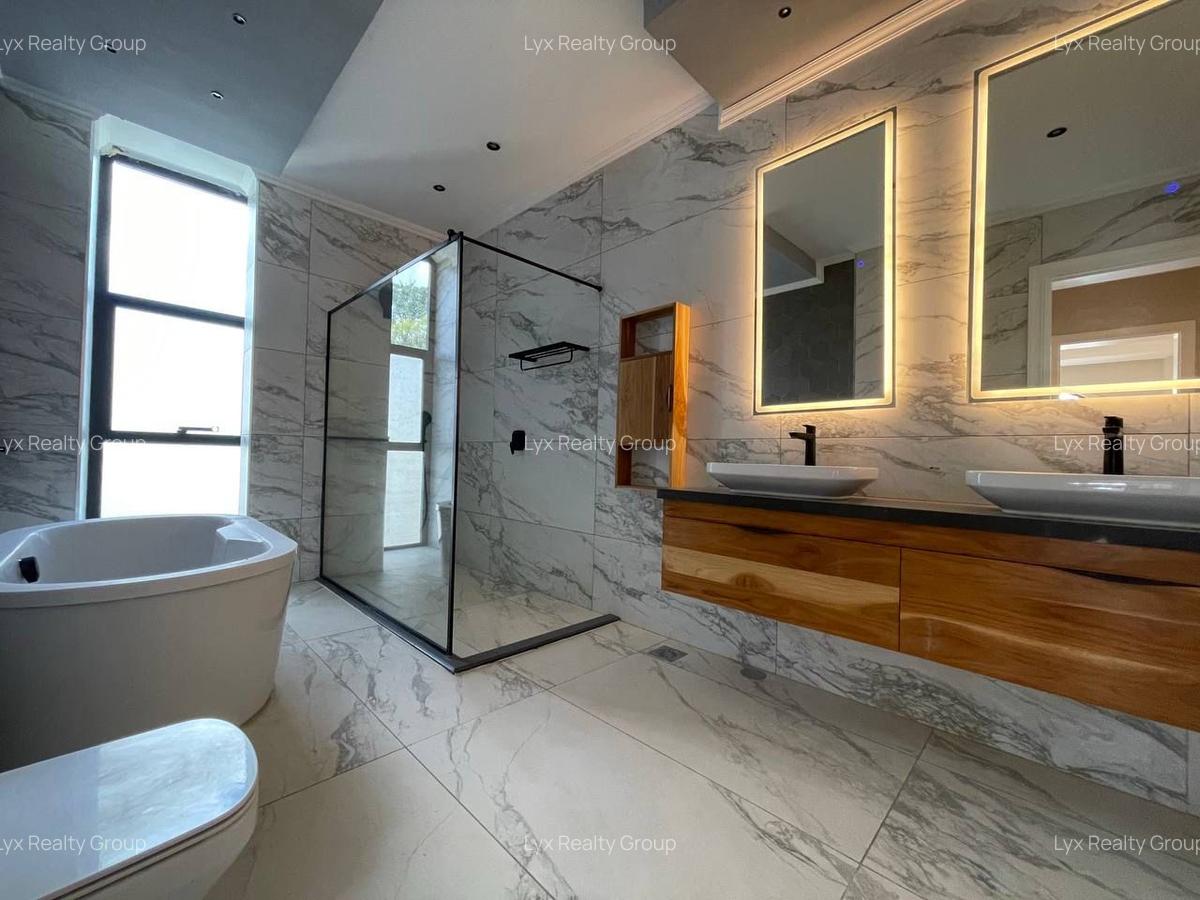 5 Bed Villa with En Suite in Loresho - 10