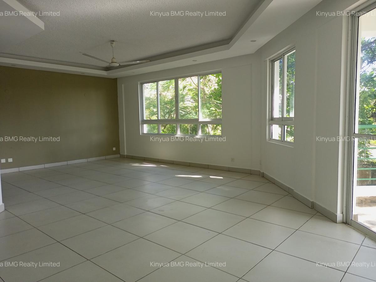 4 Bed Apartment with En Suite at Links Road - 11